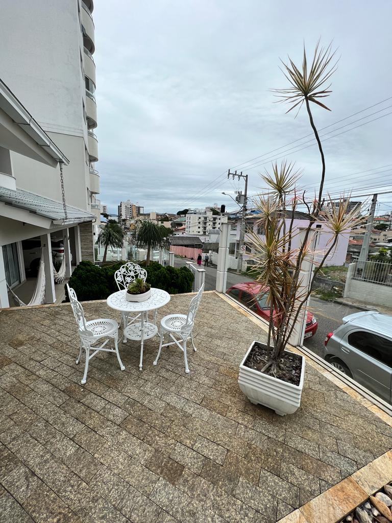 Casa à Venda Próximo ao Mar em Barreiros - São José - Santa Catarina - CASA A VENDA EM SÃO JOSÉ