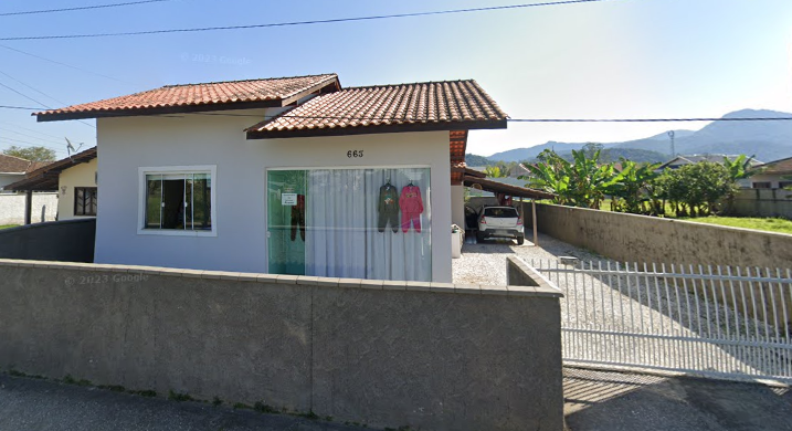 Casa à Venda em Limoeiro - Brusque - Santa Catarina