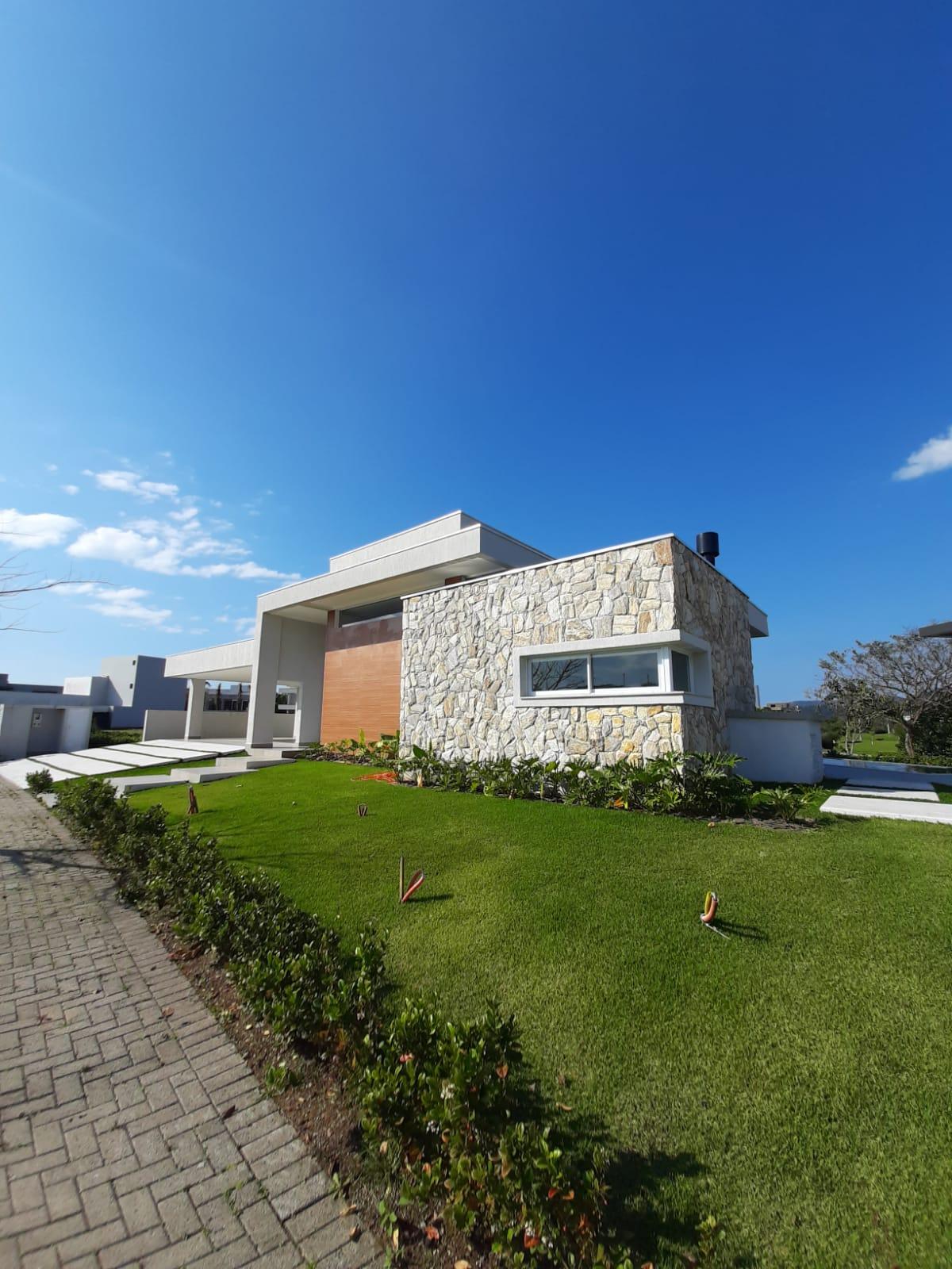 Casa em Condomínio à Venda em São Francisco de Assis - Camboriú - Santa Catarina - CASA A VENDA EM CAMBORIÚ