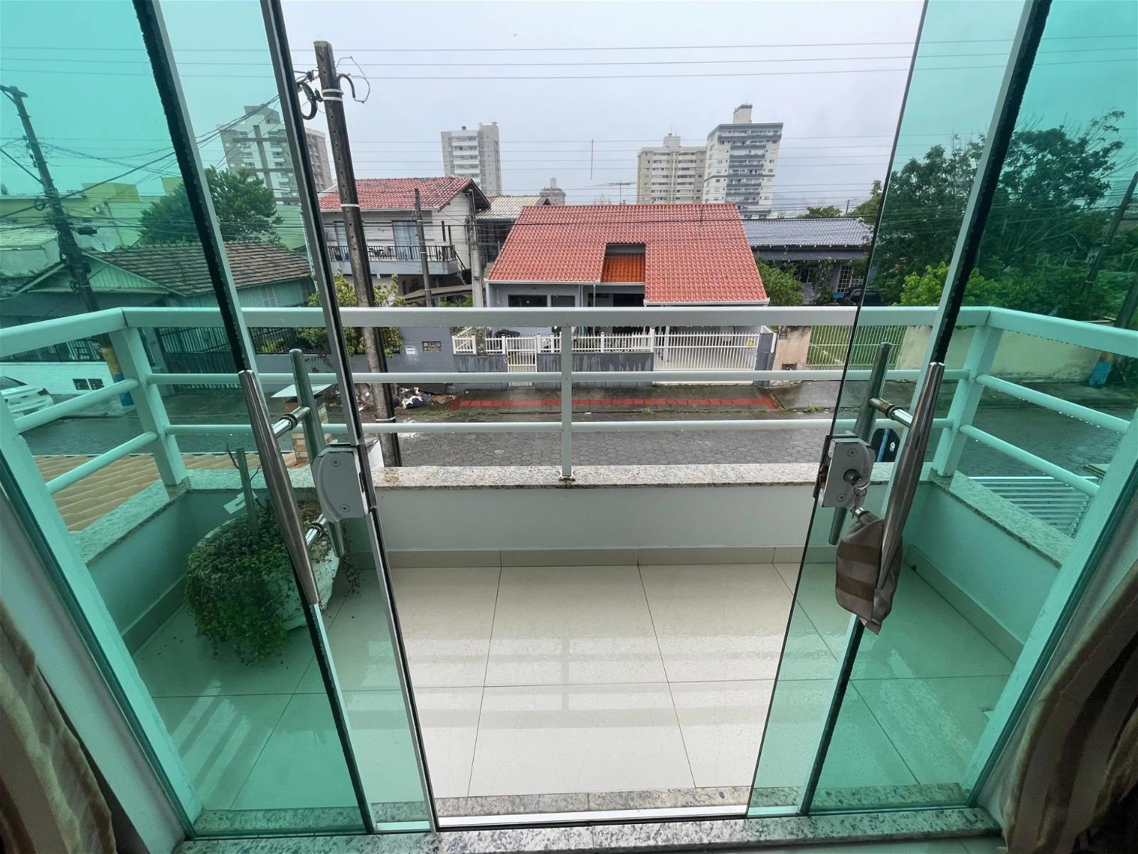 Casa à Venda em Centro - Navegantes - Santa Catarina - SOBRADO A VENDA EM NAVEGANTES