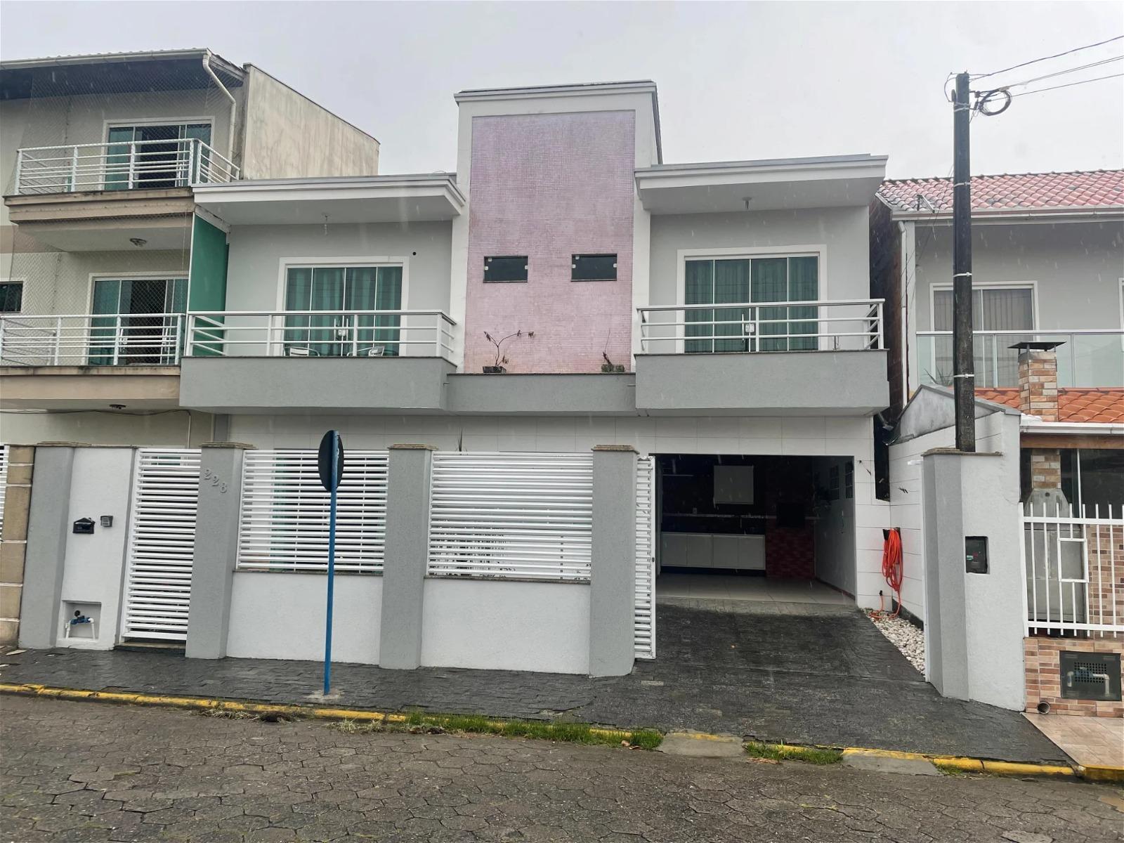 Casa à Venda em Centro - Navegantes - Santa Catarina - SOBRADO A VENDA EM NAVEGANTES