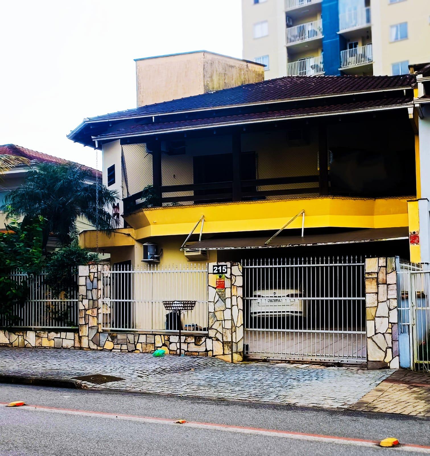 Sobrado Geminado à Venda em Anita Garibaldi - Joinville - Santa Catarina