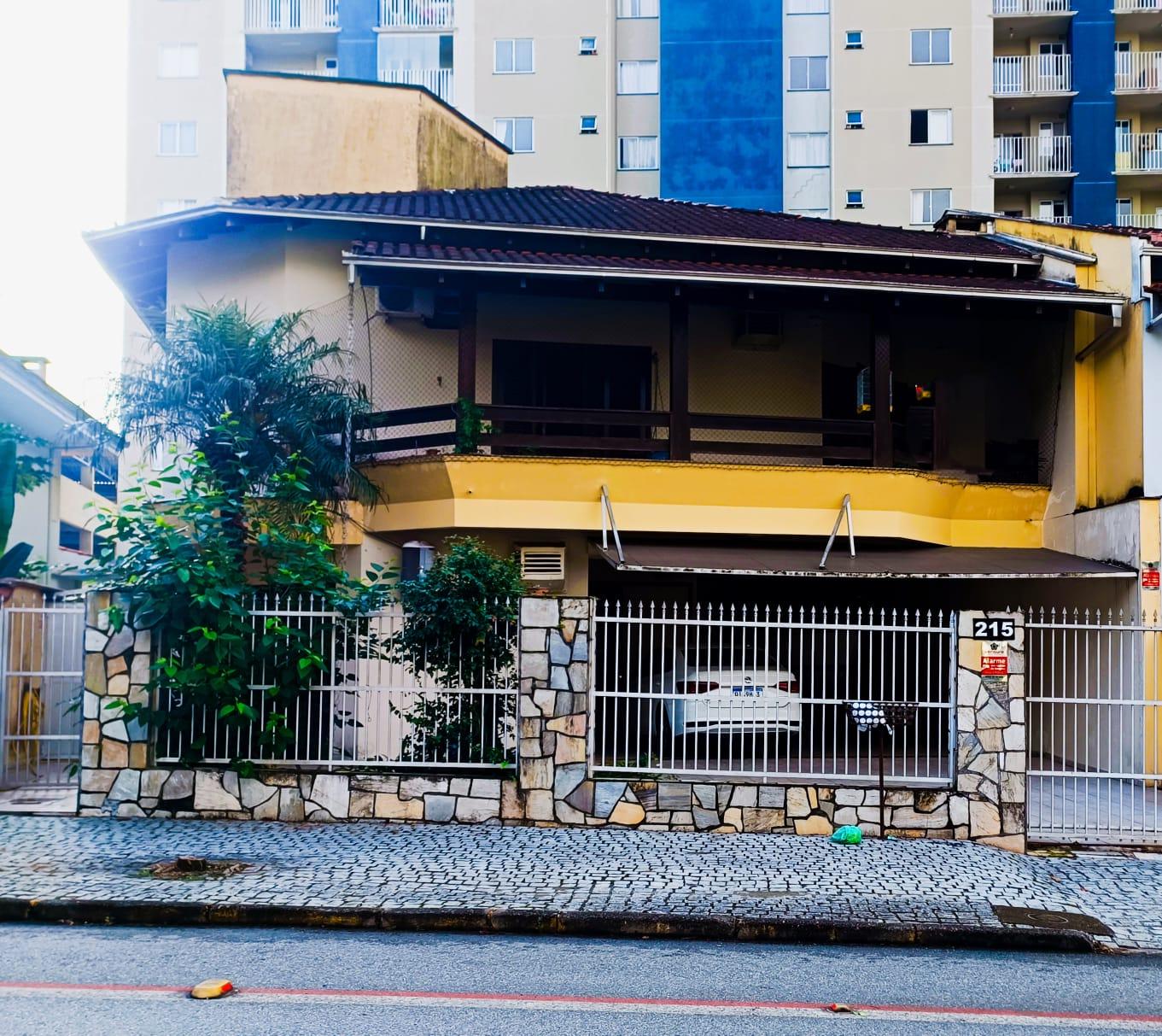 Sobrado Geminado à Venda em Anita Garibaldi - Joinville - Santa Catarina