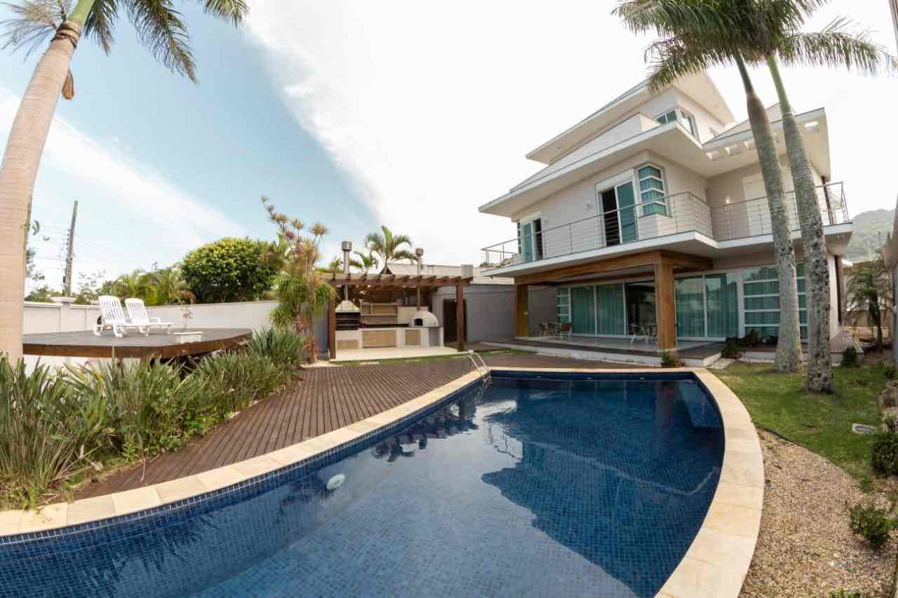 Casa à Venda Frente Mar em Praia do Estaleiro - Balneário Camboriú - Santa Catarina