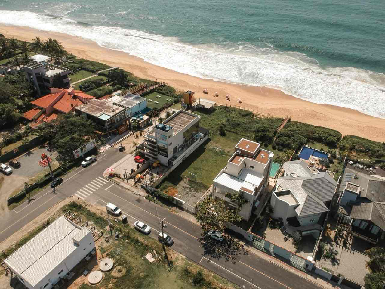 Casa à Venda Frente Mar em Praia do Estaleiro - Balneário Camboriú - Santa Catarina