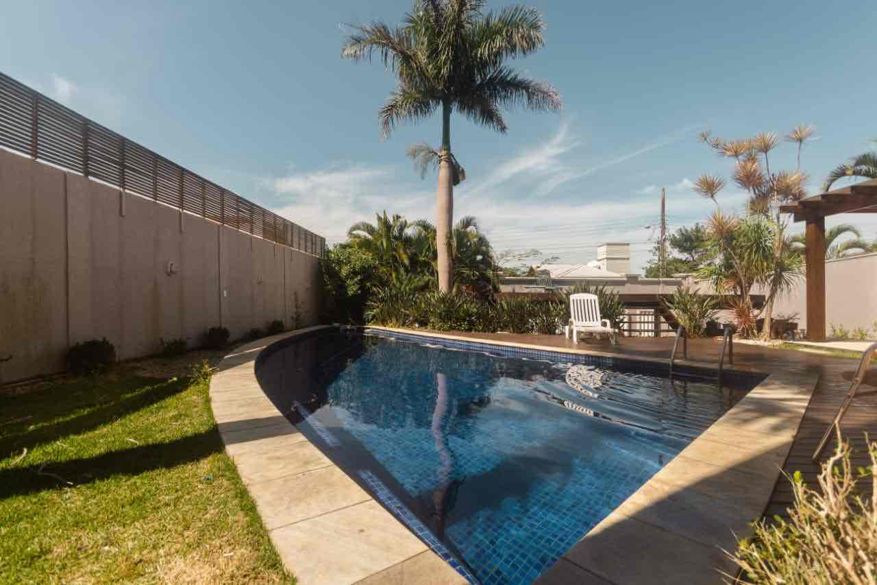 Casa à Venda Frente Mar em Praia do Estaleiro - Balneário Camboriú - Santa Catarina