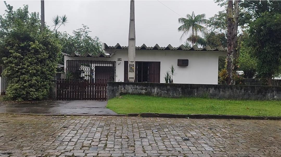 Casa à Venda - Joinville - Santa Catarina - CASA A VENDA EM JOINVILLE-SC