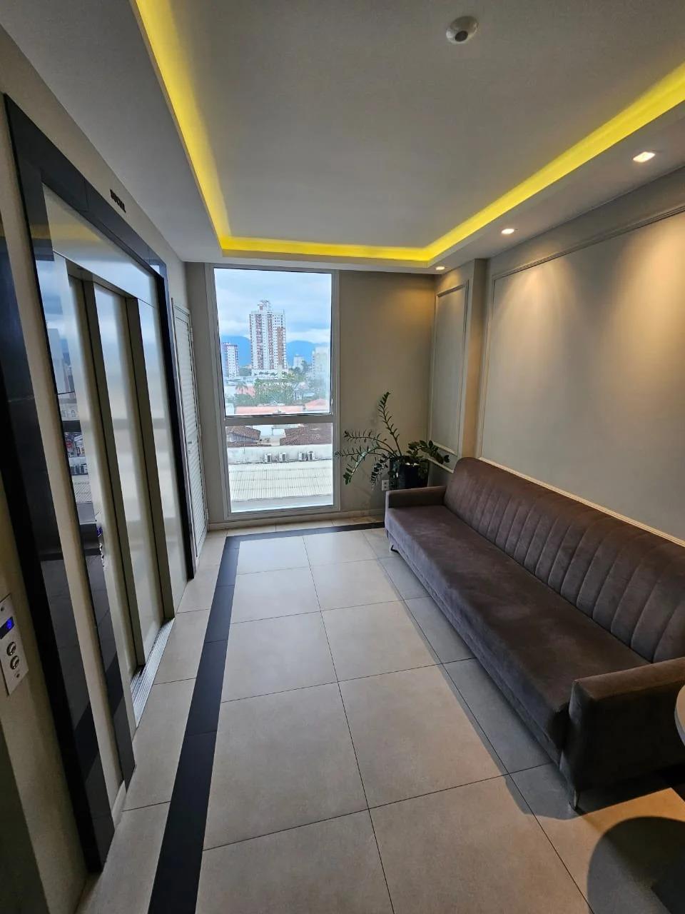 Sala Comercial à Venda em Centro - Palhoça - Santa Catarina - SALA COMERCIAL NA PALHOÇA