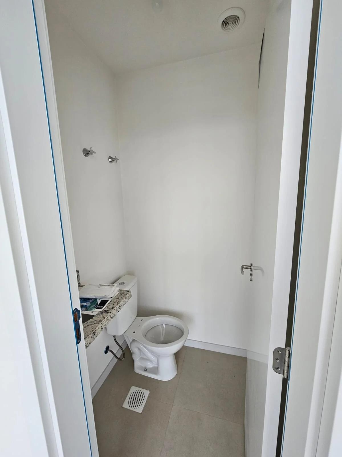 Sala Comercial à Venda em Centro - Palhoça - Santa Catarina - SALA COMERCIAL NA PALHOÇA