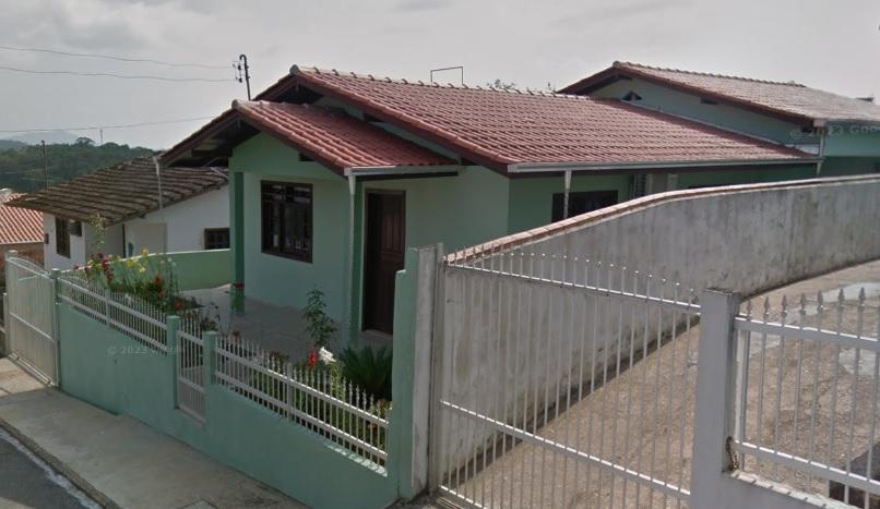 Casa à Venda em Limoeiro - Brusque - Santa Catarina