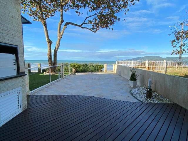 Casa à Venda Frente Mar em Perequê - Porto Belo - Santa Catarina - Casa frente mar em Perequê