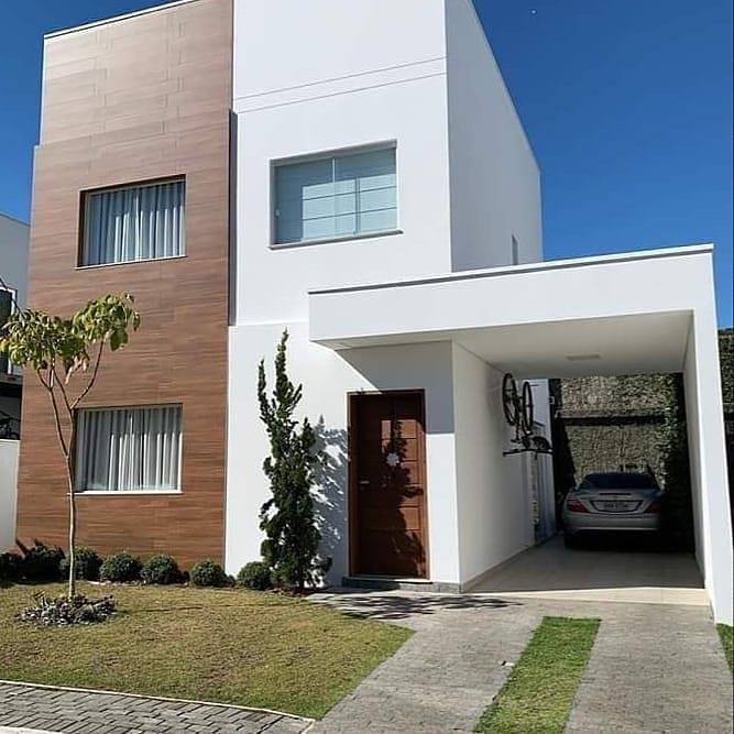 Casa à Venda Próximo ao Mar em São Judas Tadeu - Balneário Camboriú - Santa Catarina - Village dos Ipês em Balneário Camboriú 