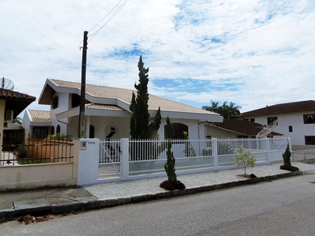 Casa à Venda em Limoeiro - Brusque - Santa Catarina