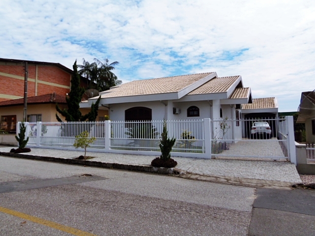 Casa à Venda em Limoeiro - Brusque - Santa Catarina